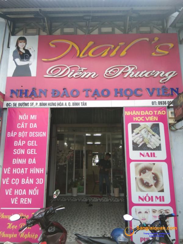 Sang nhanh tiệm nail mặt tiền đường, nằm khu dân cư đông đúc, trung tâm quận Bình Tân.