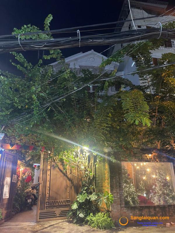 Sang Nhượng Quán Cà Phê Không Gian Trang Trí Giáng Sinh Ở Quận Phú Nhuận