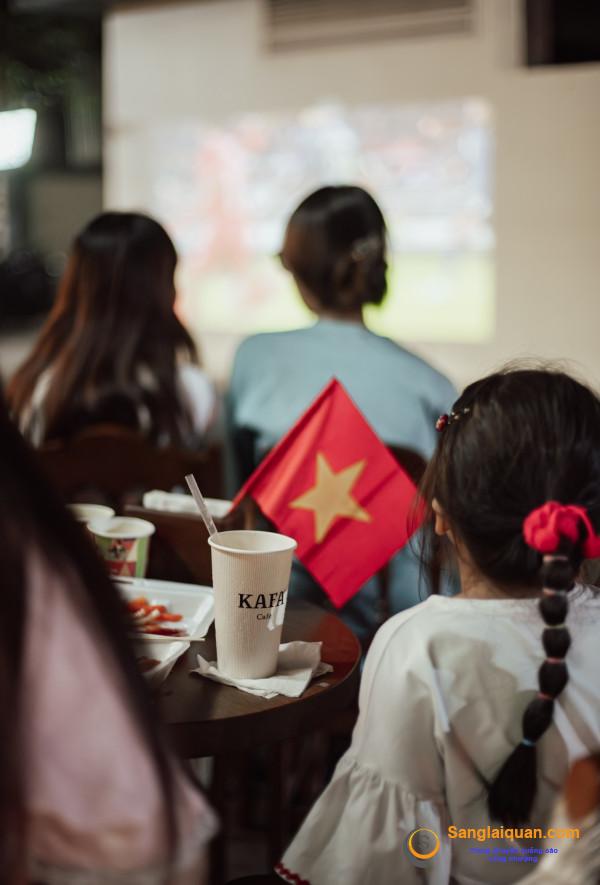 Sang quán cafe