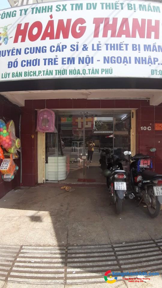 Cần sang nhượng cửa hàng bán đồ trẻ em ngay mặt tiền đường lớn, khu dân cư đông đúc, trung tâm quận Tân Phú.